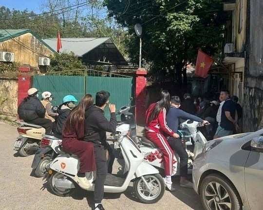 Công an xuất hiện tại trụ sở cũ của Đội Quản lý thị trường số 4, Lạng Sơn