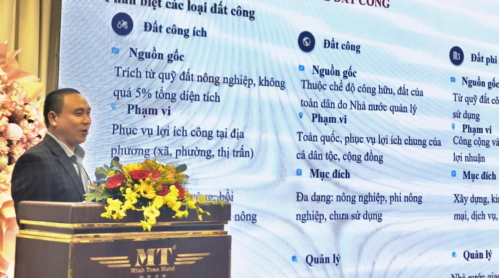 Chuyen gia den tu Truong Dai hoc Nong Lam Hue phat bieu tai toa dam. Anh: Tuong Minh