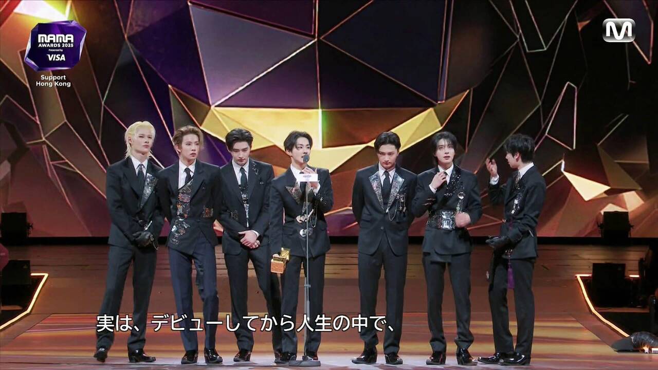 ENHYPEN xuc dong khi thang giai Daesang cua MAMA. Anh: cat tu video