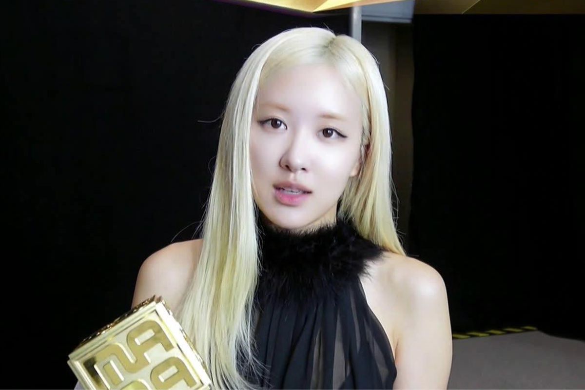 Rose(BLACKPINK)がMAMA 2025でベストソング賞を受賞。写真:ビデオカット