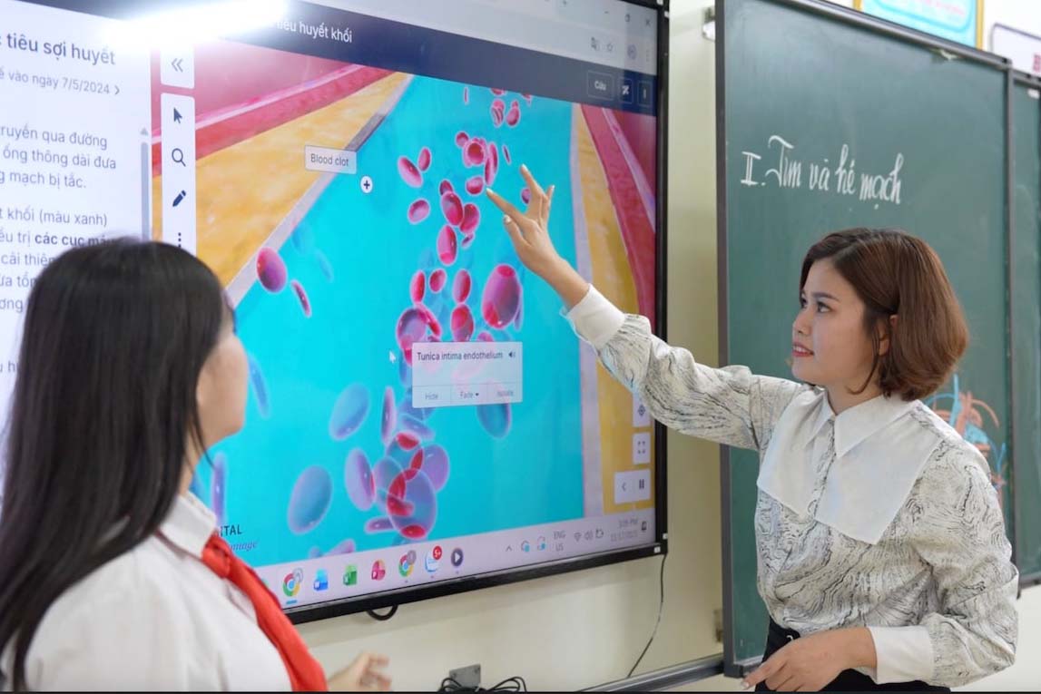 OpenAI의 전 전문가인 안드레이 카르파시 브라는 교육자들에게 AI가 만든 과제를 발견하려는 모든 노력이 헛수고이며 학교는 평가 방법을 바꿔야 한다고 경고합니다. 사진: 프엉 안