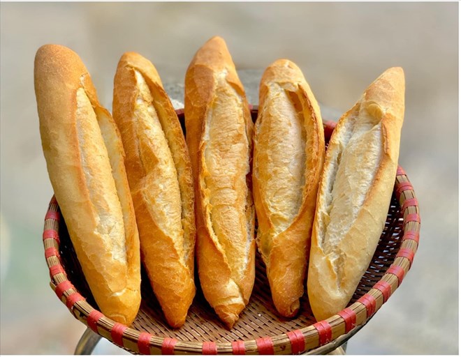The process of freezing and defrosting bread helps form resistant starch, a powerful prebiotic that aids digestion and controls blood sugar. Photo: Huynh Nga