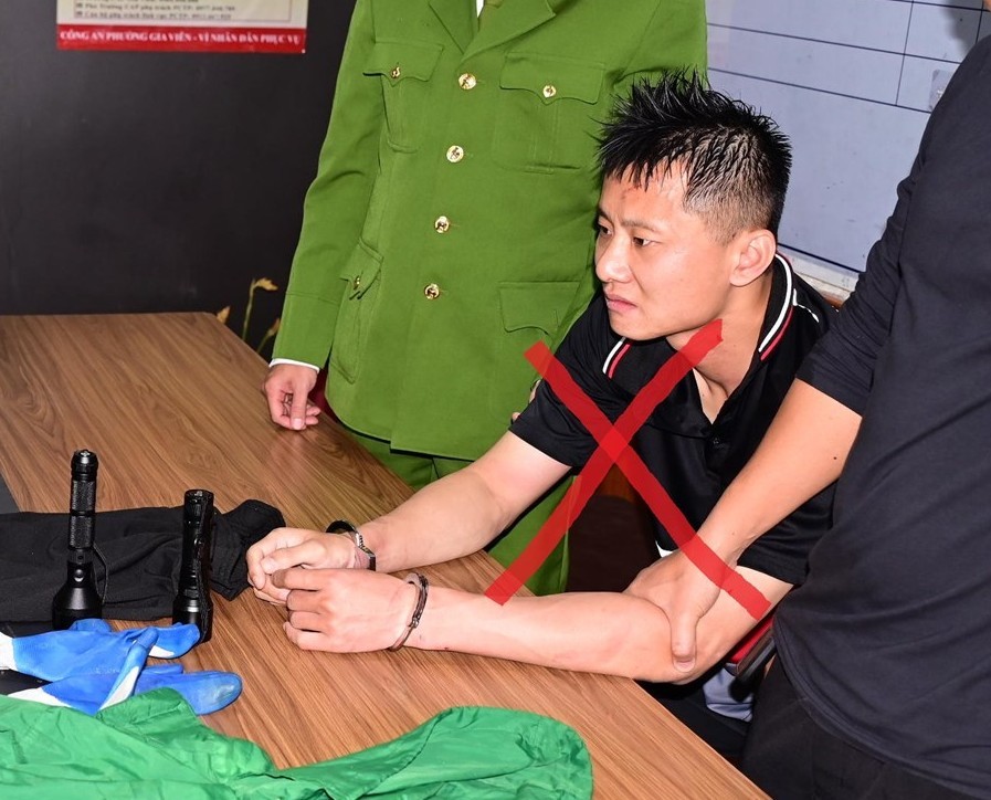 Đối tượng JIANG CHUANGXING tại Công an phường Gia Viên. Ảnh: Công an TP Hải Phòng