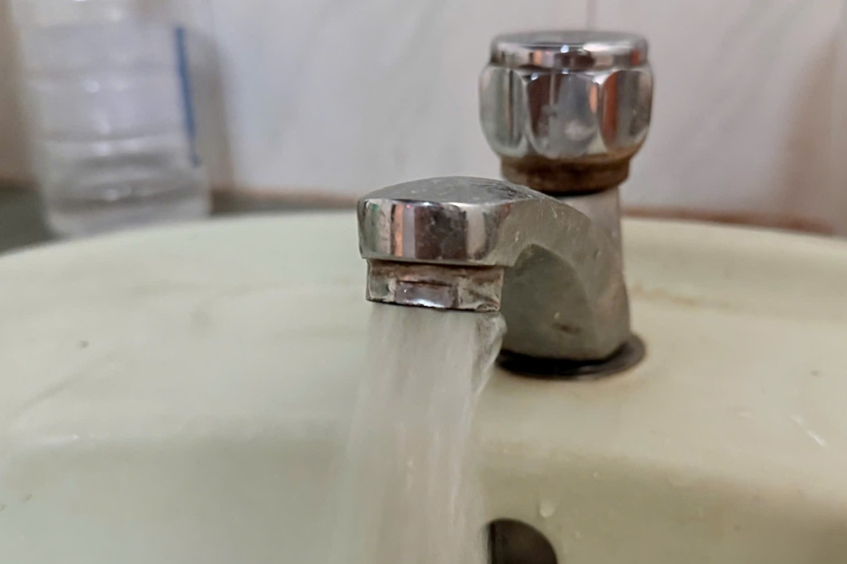 Doanh nghiệp cấp nước ở TPHCM cảnh báo về việc giả mạo  nhân viên để lừa đảo chiếm đoạt tài sản. Ảnh: Thành An