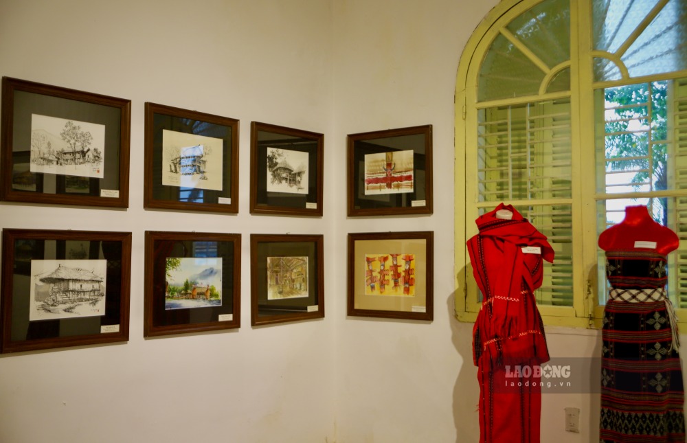 Trien lam nham gioi thieu gia tri van hoa dac trung cua cac dan toc vung cao TP Hue.