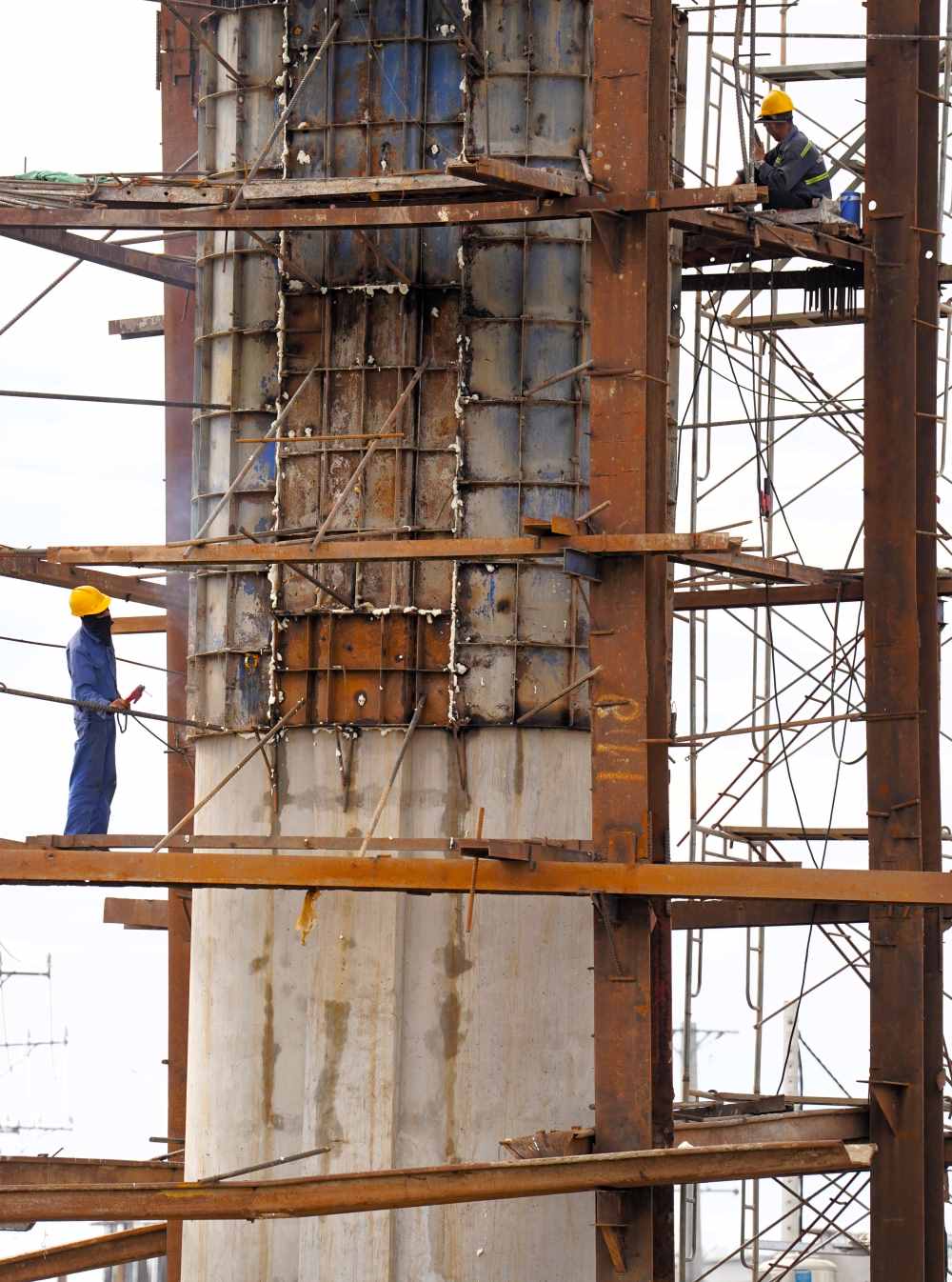 Cac don vi thi cong tang cuong nhan luc, thiet bi, to chuc lam viec ngay dem de kip tien do. Ảnh: Tu Anh