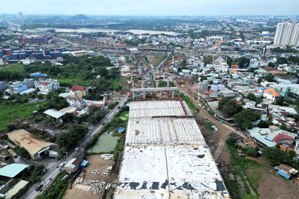 Tu nut giao Tan Van, duong Vanh dai 3 bat dau doan 14,7km di tren cao. Anh: Tu Ah