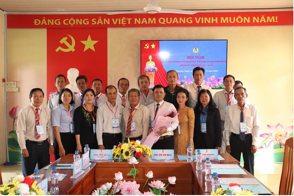 Ban Chap hanh Cong doan xa Phuong Thinh, tinh Dong Thap nhiem ky 2025–2030 ra mat va nhan nhiem vu. Anh: Luu Hung.
