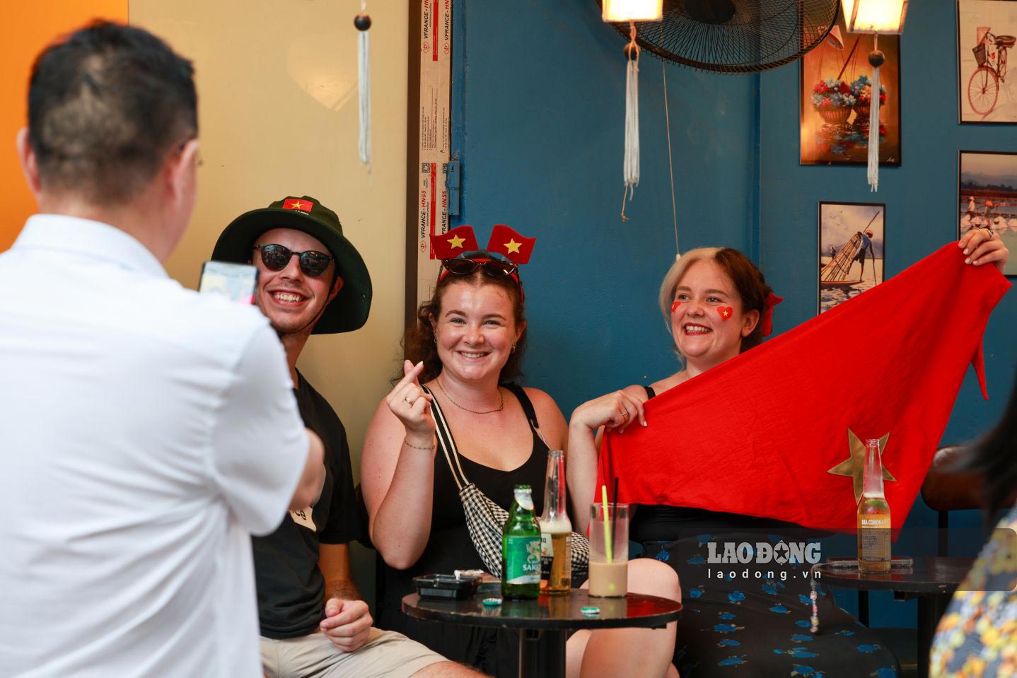 International tourists are excited to have interesting experiences when coming to Hanoi. Photo: Hai Nguyen