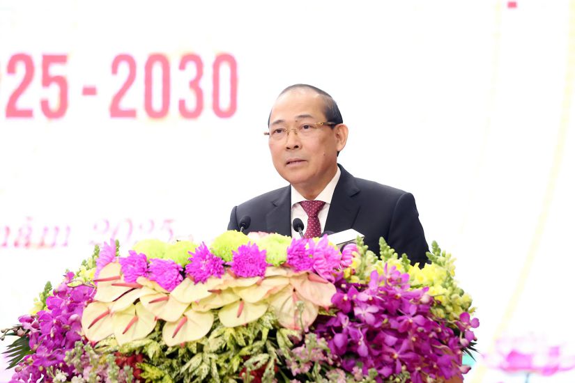 호앙꽁투이 베트남 조국전선 중앙위원회 부위원장이 대회에서 지시 연설을 하고 있습니다. 사진: Thanh Hoa - Ngoc Kien