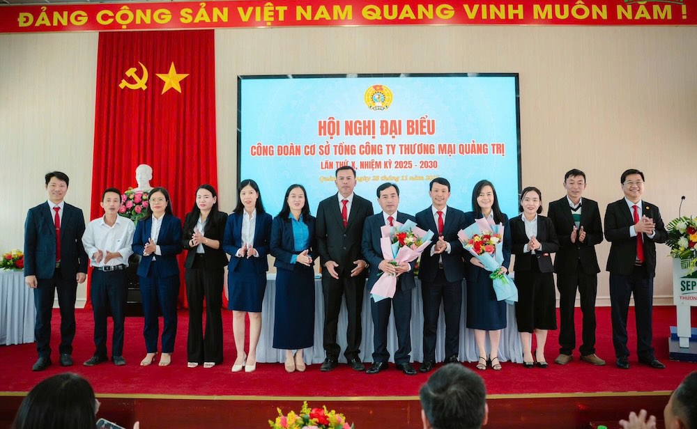 Le syndicat de base de la société par actions Tổng Công ty Thương mại Quảng Trị organise une conférence de délégués pour résumer le mandat 2023-2028. Photo : Syndicat de Quảng Trị
