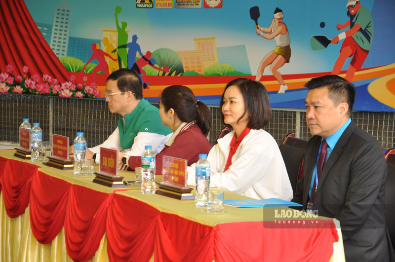 Cac dai dien Lien doan Lao dong tinh Lao Cai cung xa phuong du le khai mac. Anh: Dinh Dai