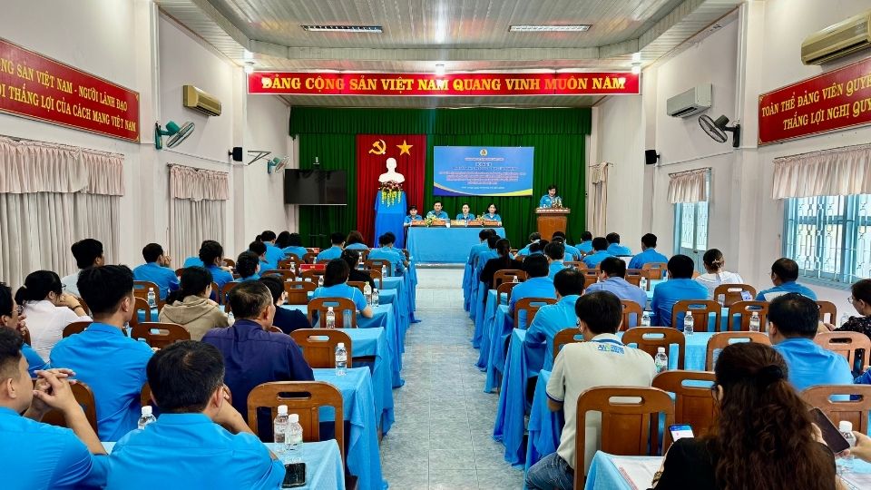 Vinh Long省労働組合総会は12月16日に開催予定で、390人の代表者が参加します。写真:Hoang Loc