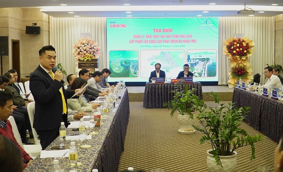 Cac dai bieu tham gia thao luan tai buoi toa dam. Anh: Vien Nguyen