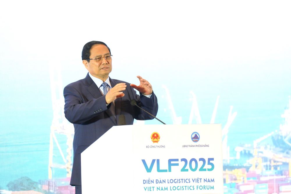 Thu tuong Chinh phu: Logistics la huyet mach, la tru cot nang suc canh tranh quoc gia. Anh: Tran Thi