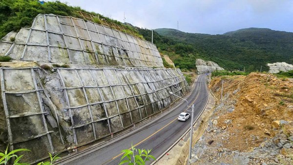 Mot doan deo An Khe tren Quoc lo 19. Anh: Thanh Tuan