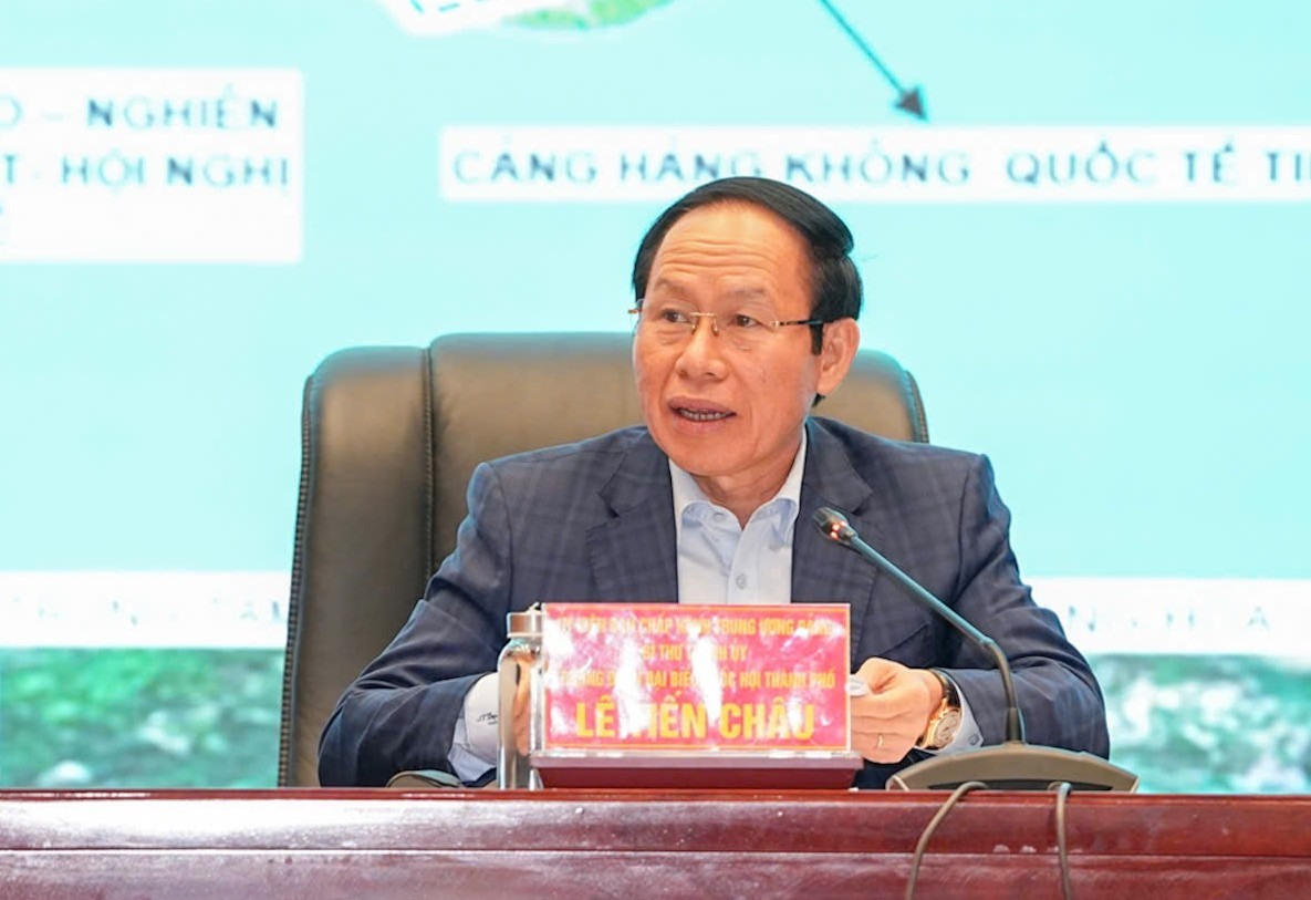 Bi thu Thanh uy Le Tien Chau chu tri hoi nghi. Ảnh: Cong TTDT Hai Phong