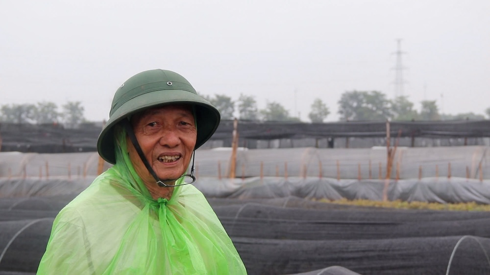 Ong Nguyen Huu Dinh duong nhu “an ngu cung hoa“. Anh: My Linh