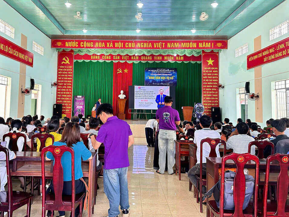 Nguoi dan duoc tap huan, chuyen giao cong nghe so de ap dung vao thuc tien. Anh: Long Du