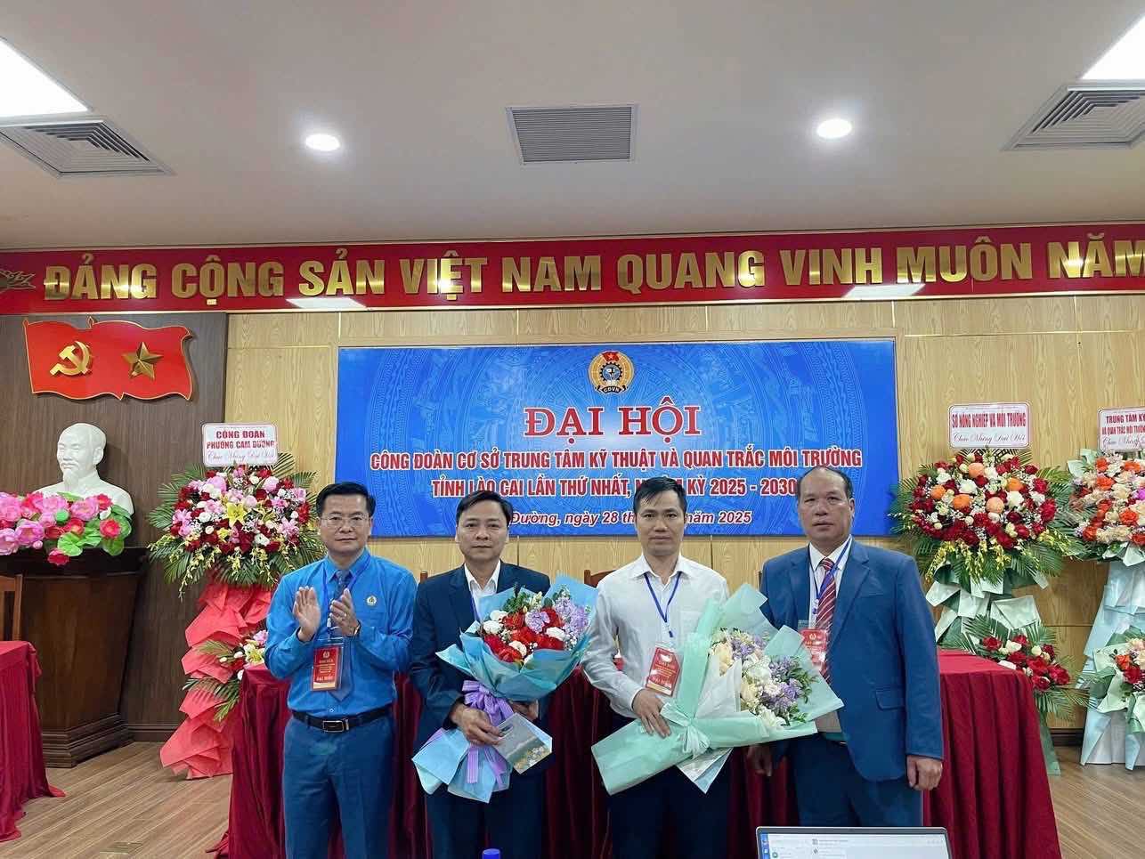 Ra mat Ban Chap hanh nhiem ky moi. Anh: Cong doan Cam Duong