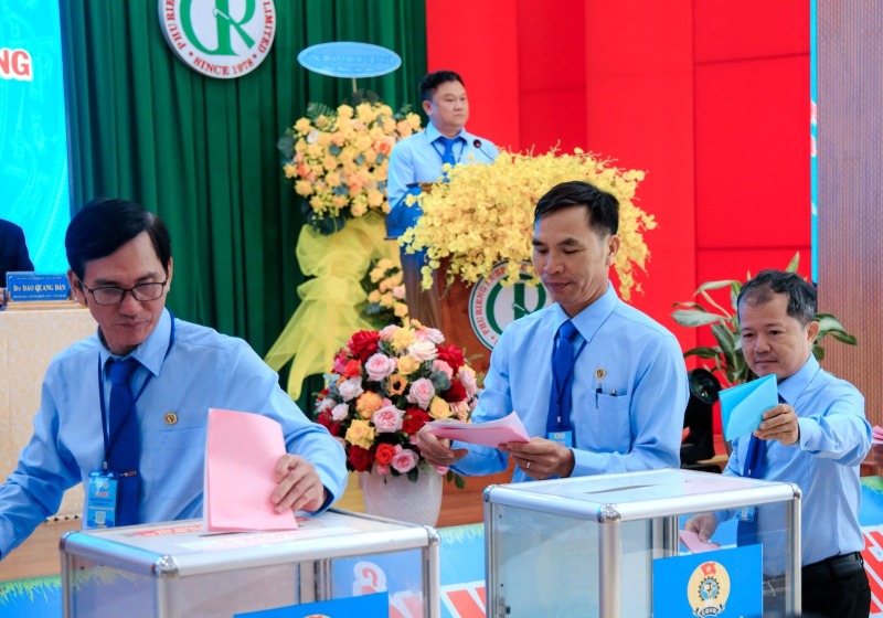 cac dai bieu bo phieu bau Ban Chap hanh Cong doan Cong ty Cao su Phu Rieng nhiem ky 2025 - 2030. Anh: Duc Long