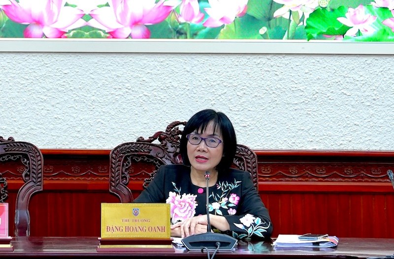 Thu truong Dang Hoang Oanh chu tri giao ban giai ngan von dau tu cong. Anh: Bo Tu phap 
