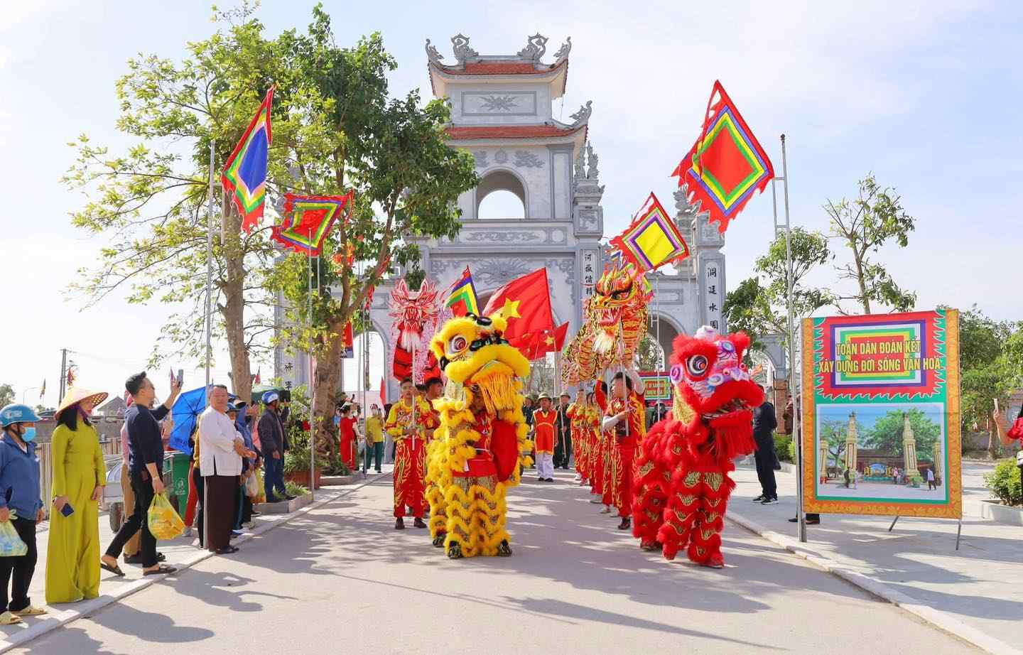 The Ong Hoang Muoi Temple Festival 2025 in Nghe An is bustlingly opened. Photo: Ngoc Anh