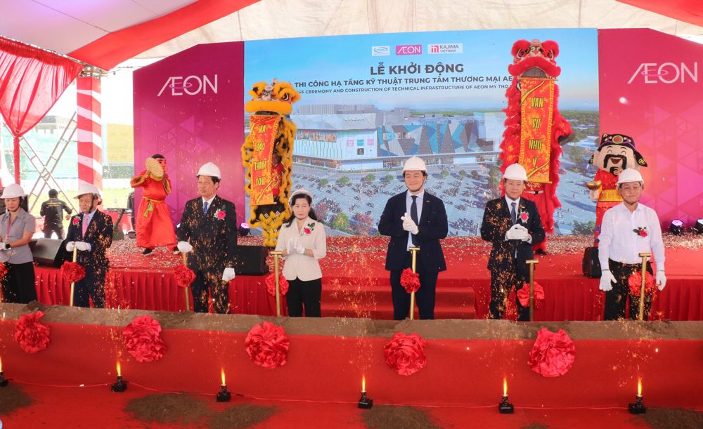 Lanh dao tinh cung dai dien cac don vi thuc hien nghi thuc khoi dong du an. Anh: Cong thong tin dien tu Dong Thap. 