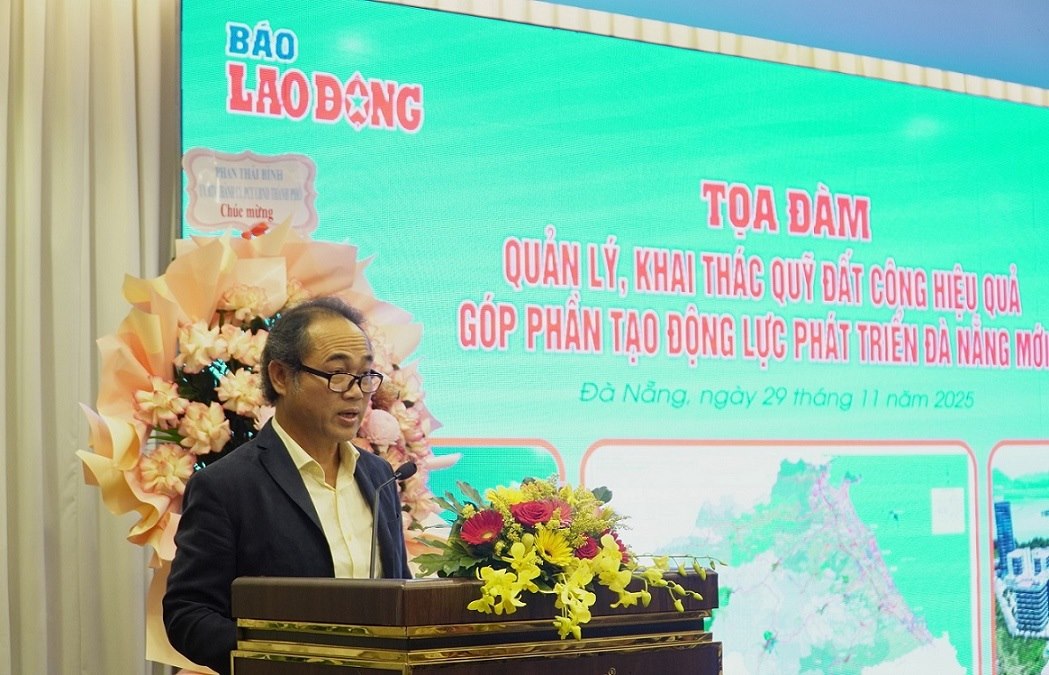 Ong Huynh Tan Quang – Pho Giam doc Trung tam Phat trien Quy dat TP Da Nang phat bieu tai buoi toa dam. Anh: Vien Nguyen