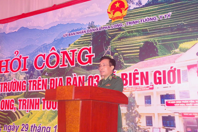 Thieu tuong Vu Quoc An neu bat y nghia cua viec khoi cong xay dung truong noi tru cac xa bien gioi. Anh: Duc Tri