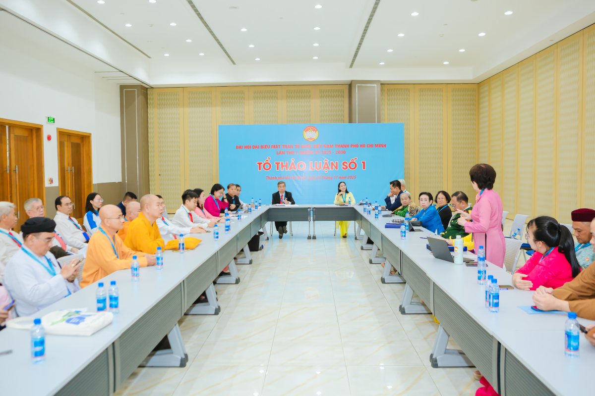 Tai to thao luan so 1 do ong Nguyen Phuoc Loc, Pho Bi thu Thanh uy, Chu tich Uy ban MTTQ Viet Nam TPHCM lam to truong, cac dai bieu tap trung thao luan soi noi 22 van de. Anh: MTTQ TPHCM