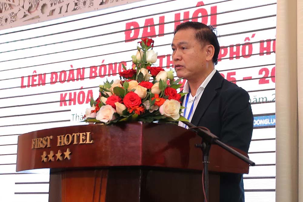 トラン・アイン・トゥ氏はホーチミン市サッカー連盟の会長です。写真：HFF