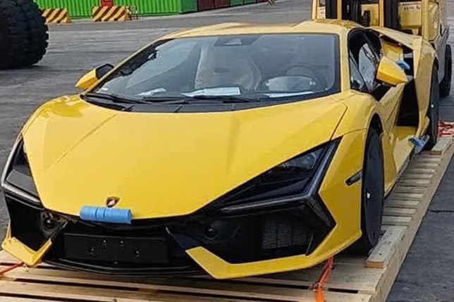 Lamborghini Revueltoスーパーカーがハイフォンに登場して注目を集めました。写真:Nguyen Nghia