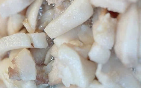 Some people should limit the use of pork fat. Photo: Kieu Vu