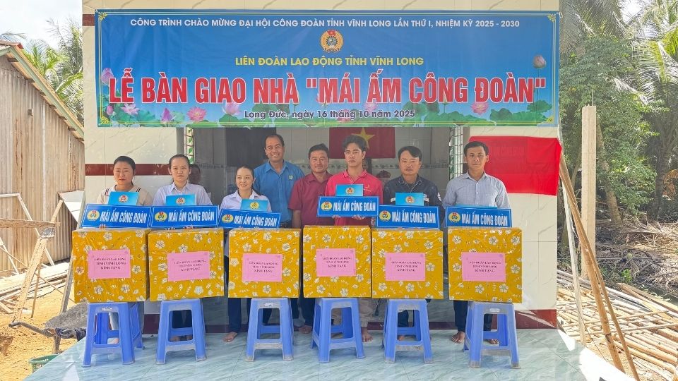 Los programas de cuidado del Sindicato traen alegria y motivacion a los trabajadores. Foto: Hoang Loc
