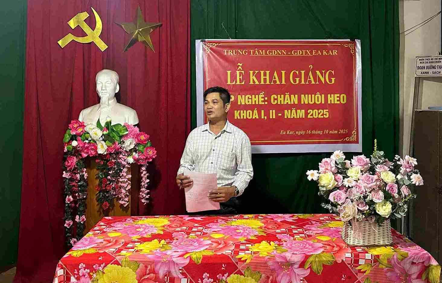 Cac lop day nghe mo ra co hoi co viec lam on dinh cho lao dong nong thon. Anh: Bao Trung