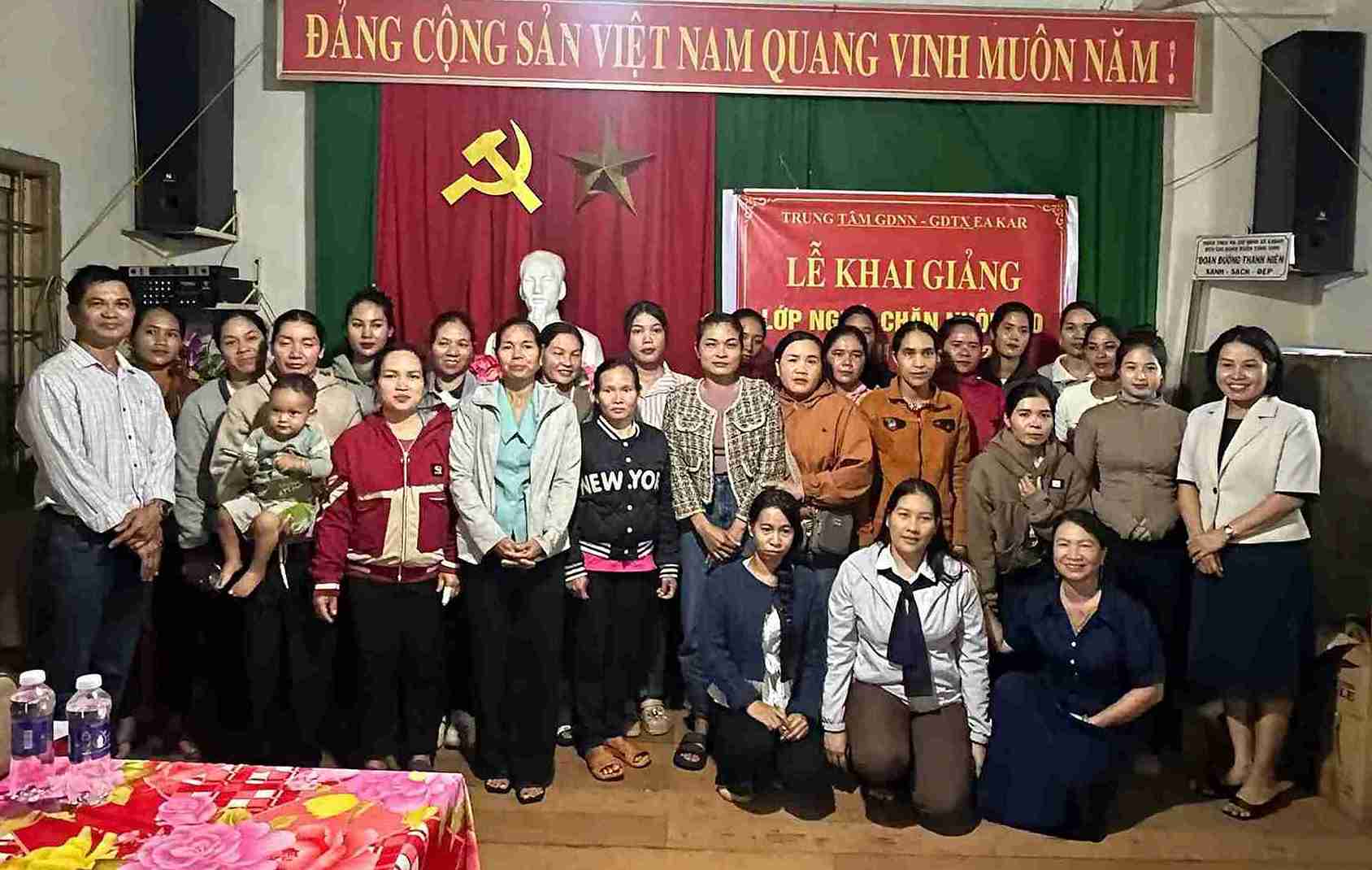 Dak Lak 지방의 심층 농촌 노동자를 위한 직업 훈련 수업이 조직되었습니다. 사진: Bao Trung