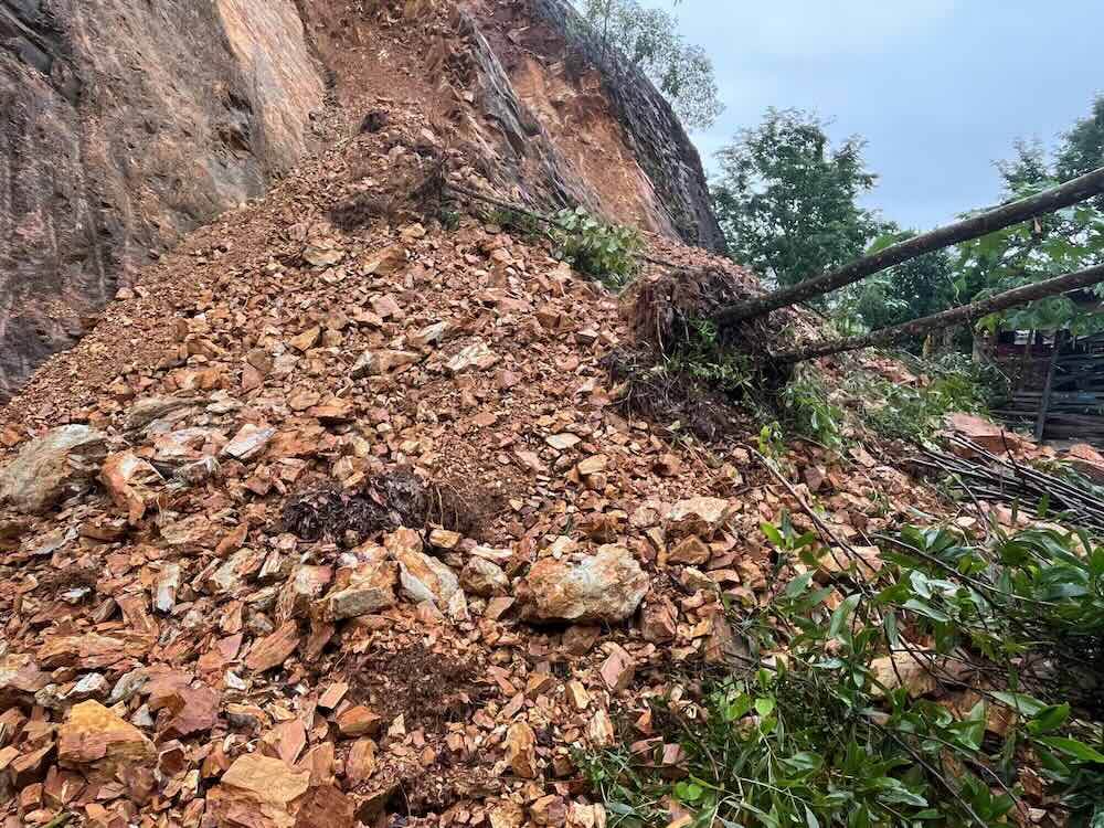 Nhieu dia diem do mua lon cung bi sat lo. Anh: Thu Thao