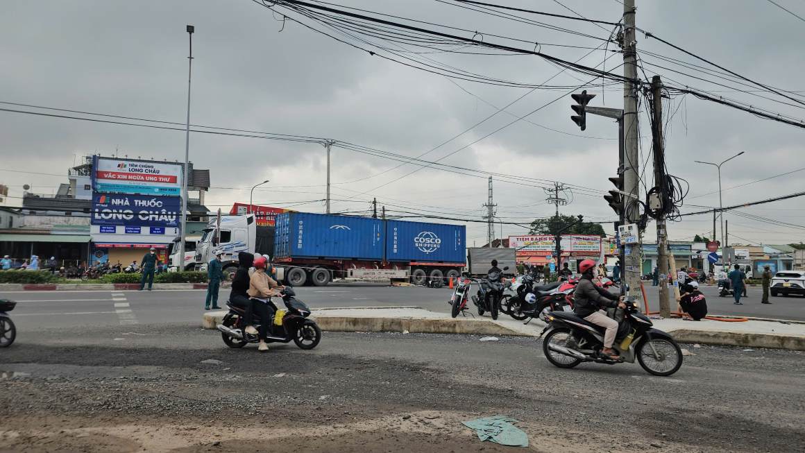 Luc luong chuc nang co mat phong toa hien truong, dieu tiet giao thong. Anh: Dinh Trong