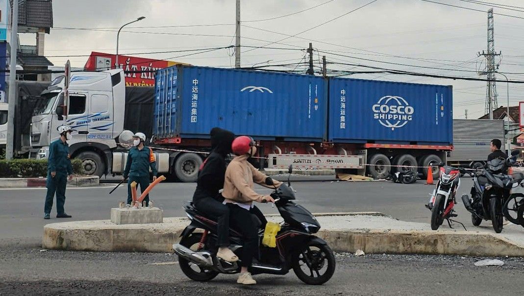 Scene of the traffic accident in Tan Khanh ward, Ho Chi Minh City. Photo: Dinh Trong