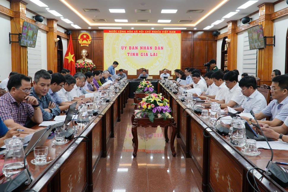 Tinh Gia Lai hop khan de trien khai cong tac phong chong bao so 13. Anh: Hoai Phuong