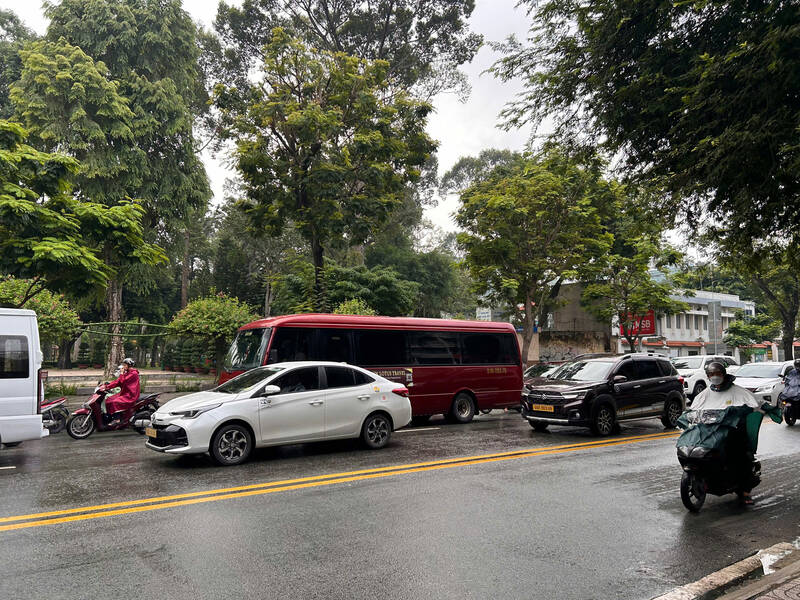 Ho Chi Minh City is experiencing thunderstorms. Photo: Ha May