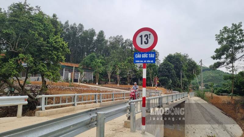 Nhung cay cau vuot suoi tai cac vung nong thon, mien nui Tuyen Quang da giup nang cao doi song nguoi dan, gop phan giam ngheo ben vung.