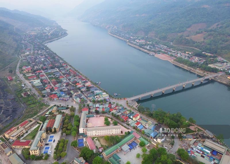 Phuong Muong Lay cach trung tam hanh chinh tinh Dien Bien khoang 100km. Anh: Quang Dat