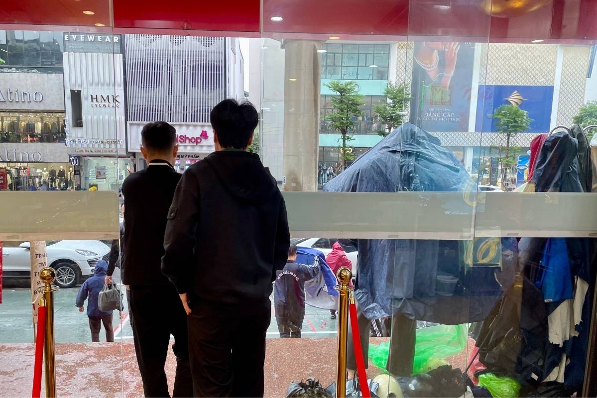 Mot so nguoi quay ra ve vi nghe thong tin 5-6 ngay sau moi duoc mua vao voi 2 chi vang. Anh: Ha Linh