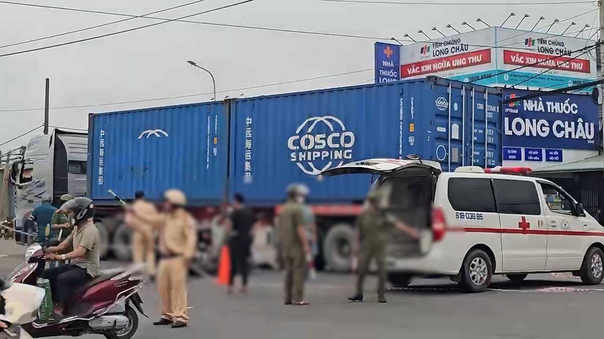 Scene of the accident that killed a female worker in Ho Chi Minh City. Photo: Dinh Trong