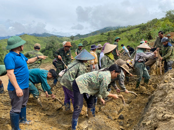 Cac tuyen duong chu yeu men theo doc trien nui cao. Anh: Thanh Tuan 