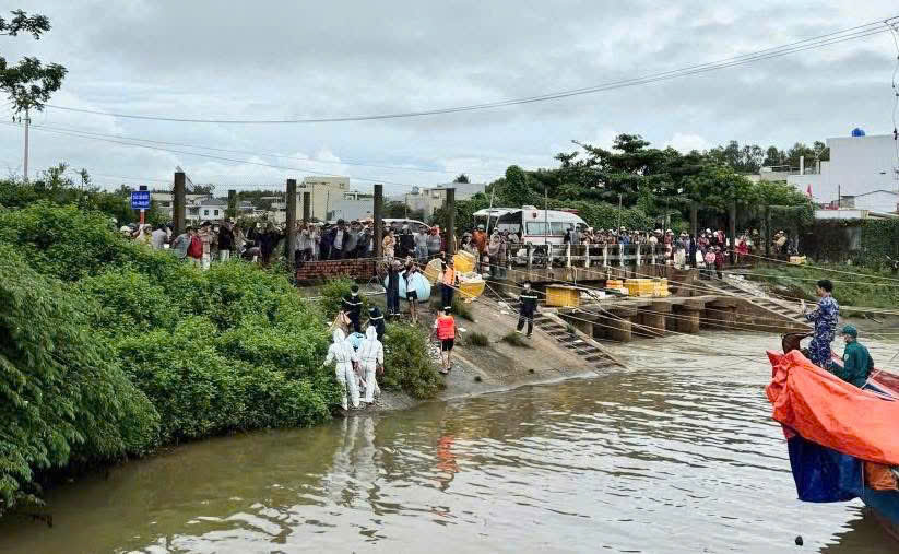 The body of Mr. Le Van T (born in 1998, residing in An Phu commune, Quang Ngai province) has been found. Photo: Duc Minh