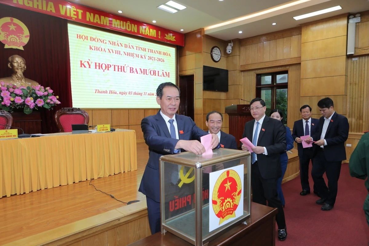 Dai bieu HDND tinh Thanh Hoa bo phieu bau Pho Chu tich UBND tinh. Anh: Minh Hieu
