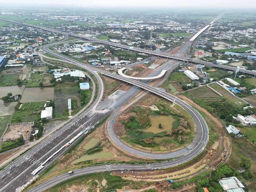 Vanh dai 3 doan qua tinh Tay Ninh (Long An truoc day) co chieu dai 6,84 km, tong muc dau tu 3.040 ti dong. Anh: Anh Tu